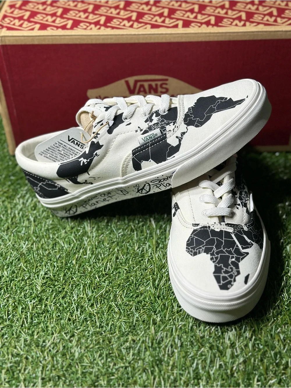 VANS SAVE OUR PLANET X ERA, CLASSIC WHITE/ BLACK, MENS 5/WOMEN 8.5, VN0A4BV4TGP